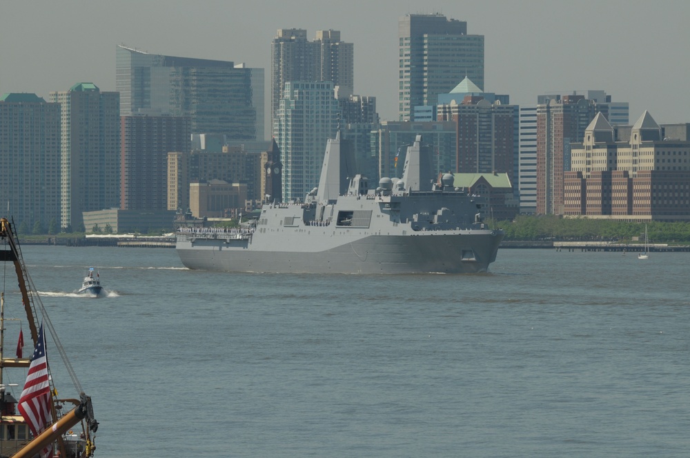 Ships enter harbor for Fleet Week New York 2011