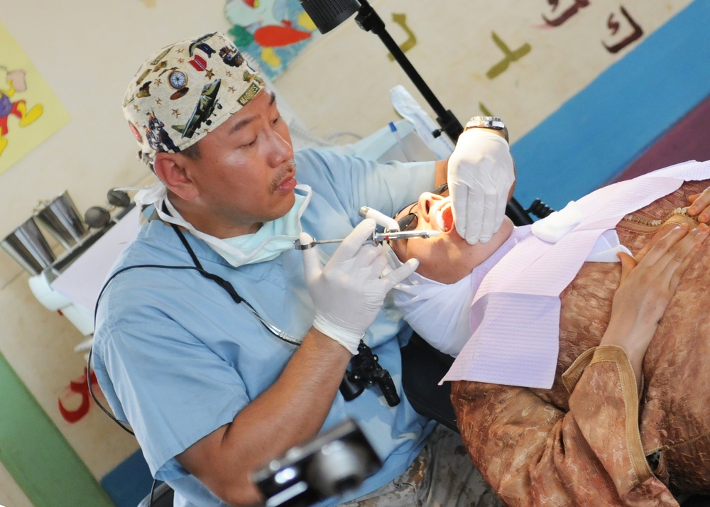 Americans, Moroccans team up for bilateral humanitarian and civic assistance visits during African Lion 2011