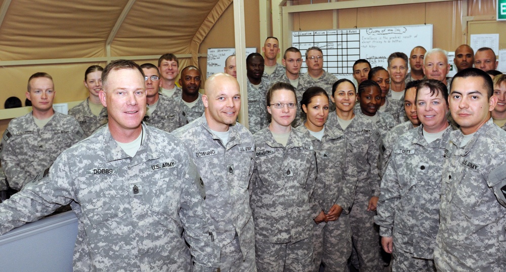 Lt. Gen. Webster poses with soldiers