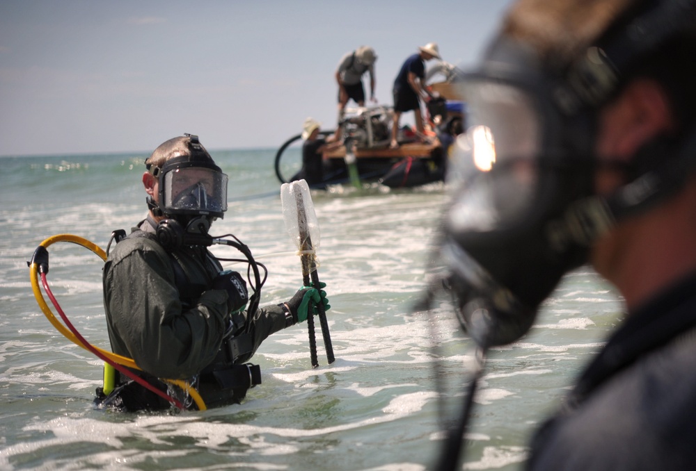 Divers take part in Vietnam recovery mission