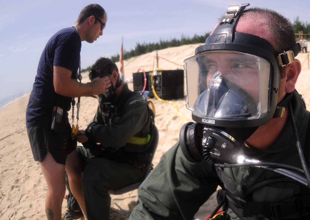 Divers take part in Vietnam recovery mission