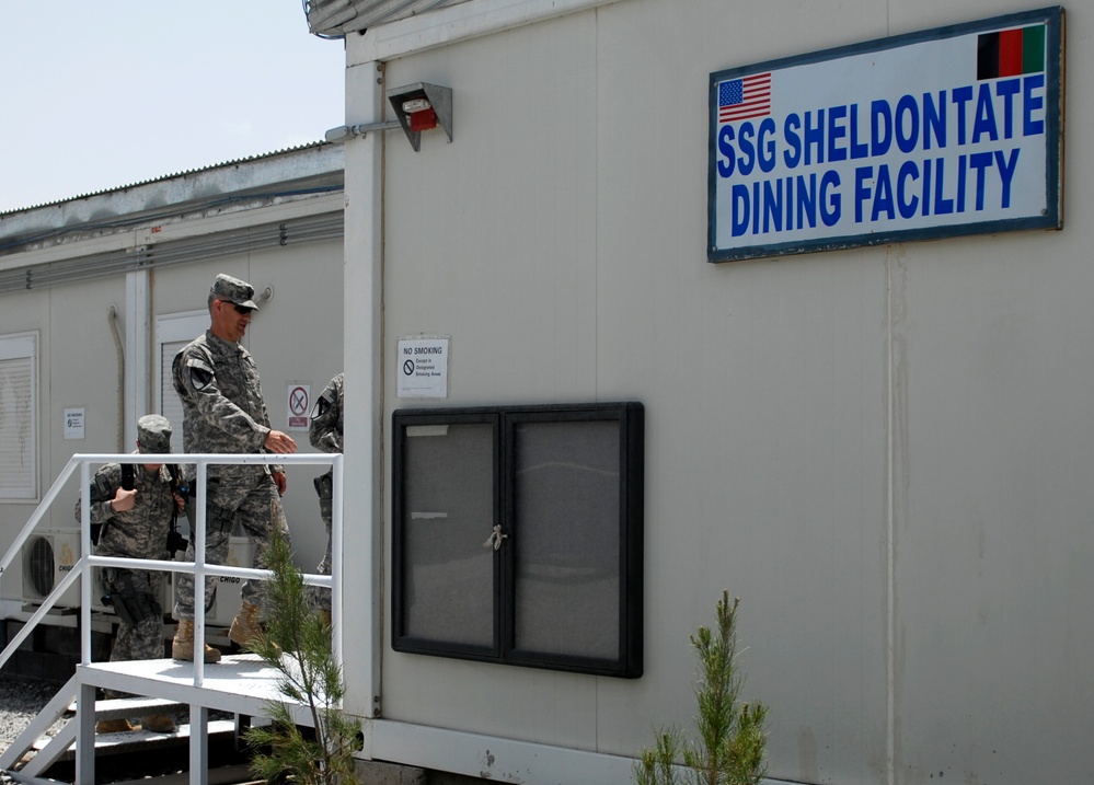 Sgt. Maj. Chandler visits DFAC