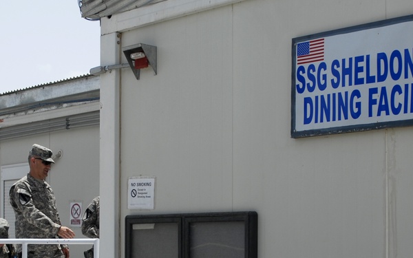 Sgt. Maj. Chandler visits DFAC