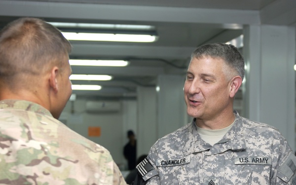 Sgt. Maj. Chandler visits DFAC