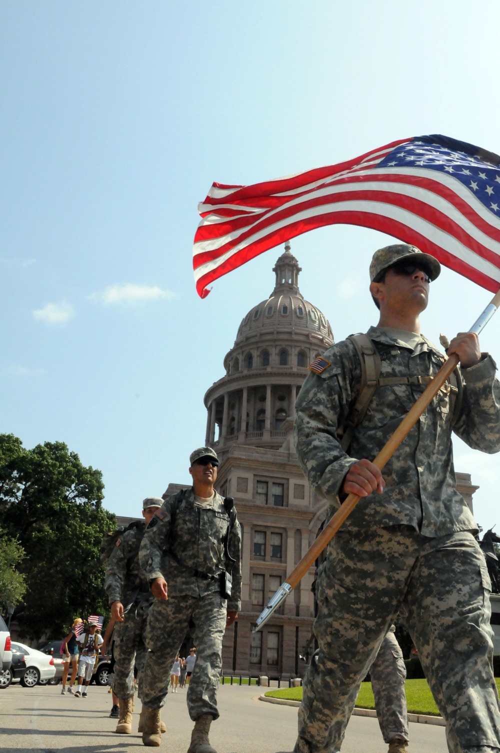 Texas troops, civilians march in honor of fallen heroes