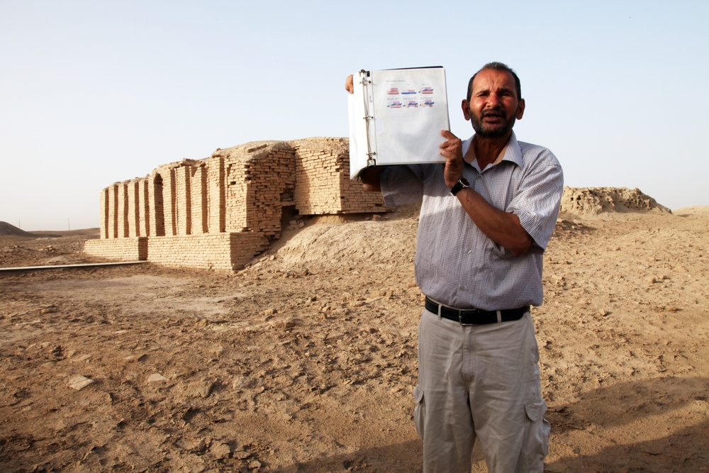 Soldiers tour Ziggurat of Ur