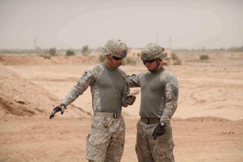 US soldiers form a MOUT site Iraqi army