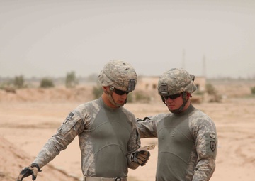 US soldiers form a MOUT site Iraqi army