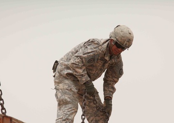 US soldiers form a MOUT site Iraqi army