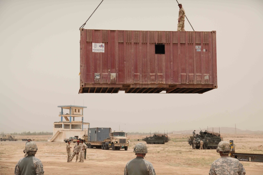 US soldiers form a MOUT site Iraqi army