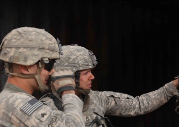 US soldiers form a MOUT site Iraqi army