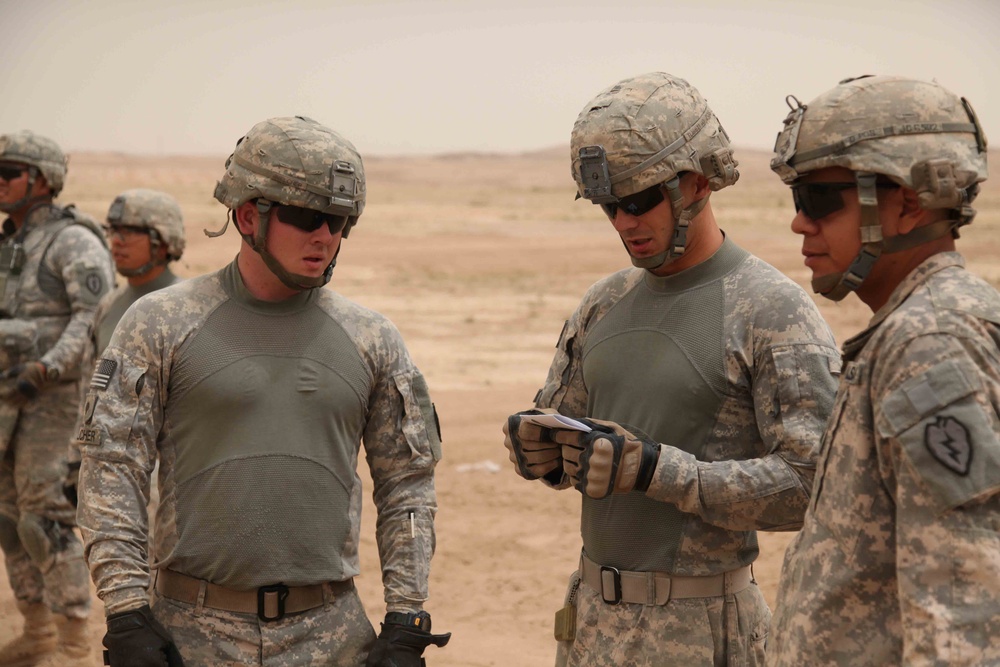 US soldiers form a MOUT site Iraqi army