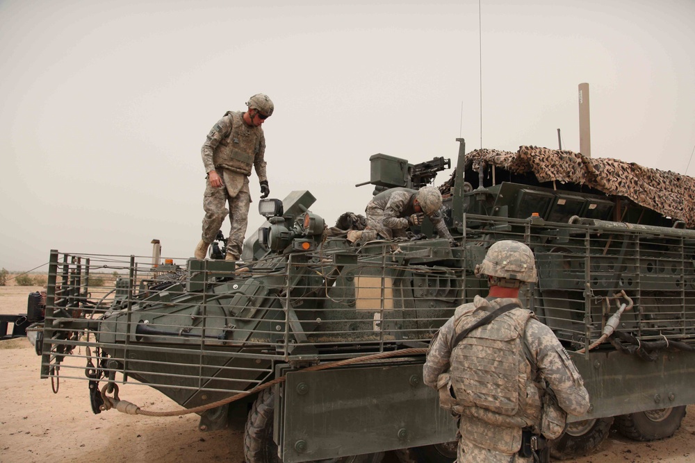 US soldiers form a MOUT site Iraqi army