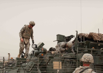 US soldiers form a MOUT site Iraqi army