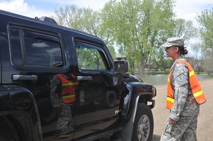 Numbers continue to increase in Bismarck-Mandan flood fight