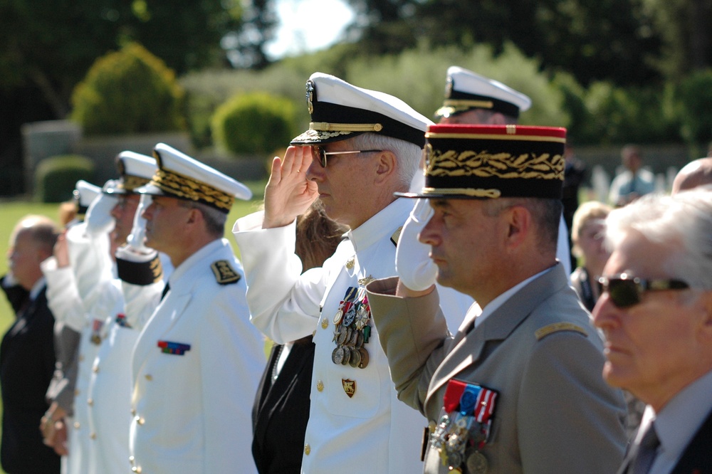 Naval Forces Europe, Africa Commander pays tribute to Heroes of WWII