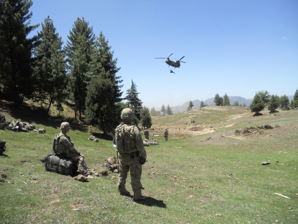 Field artillery regiment completes first air assault mission in battalion’s history
