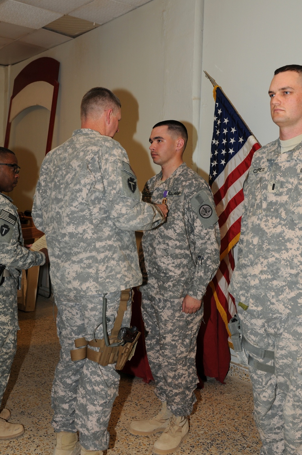 Arrowhead CG awards Purple Heart to 3rd ACR soldiers