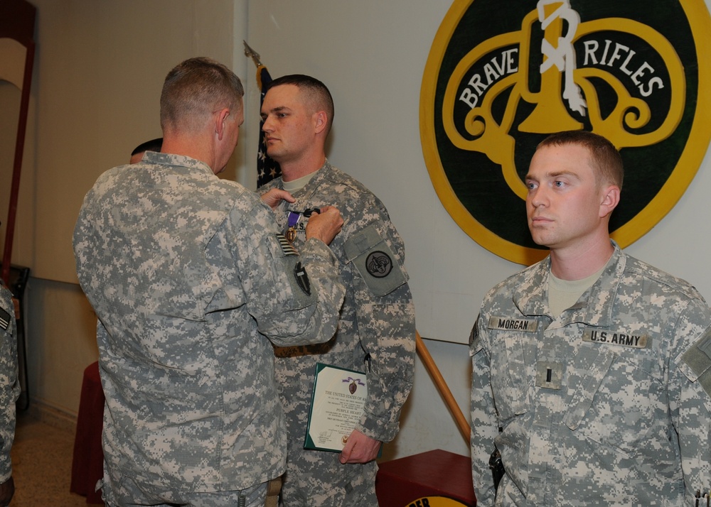 Arrowhead CG awards Purple Heart to 3rd ACR soldiers