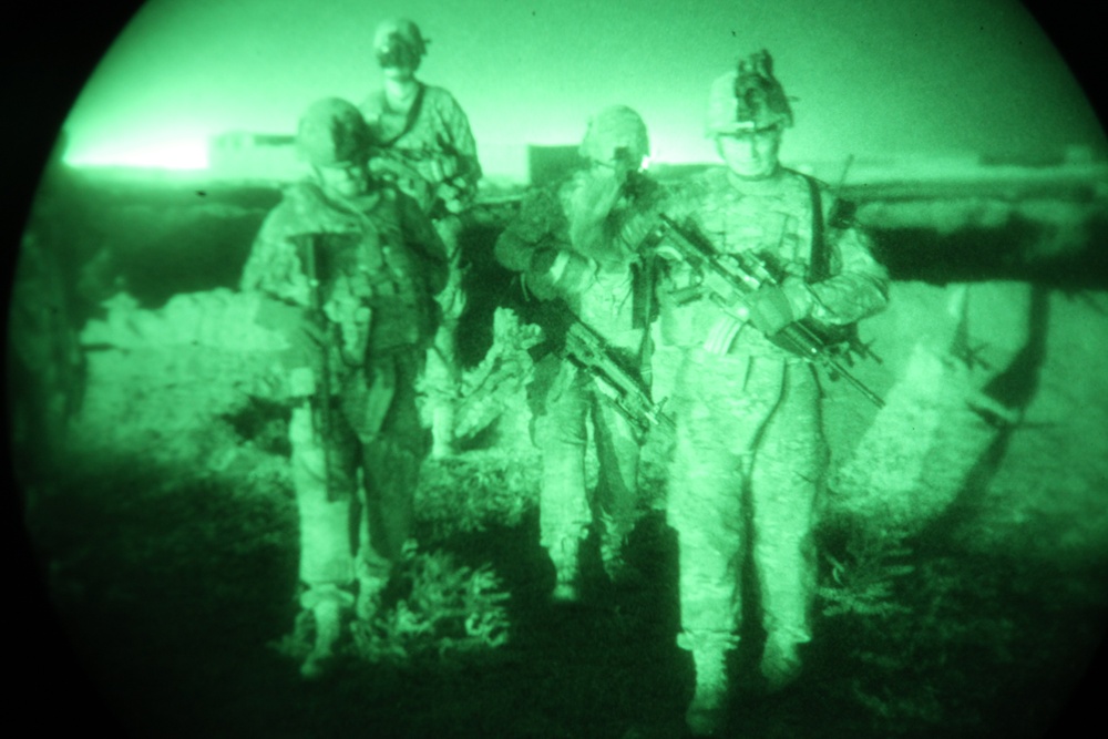 Soldiers patrol Yuzbashi