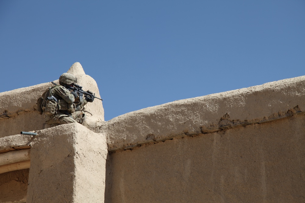 Soldiers conduct Operation Kherwar Pahtar