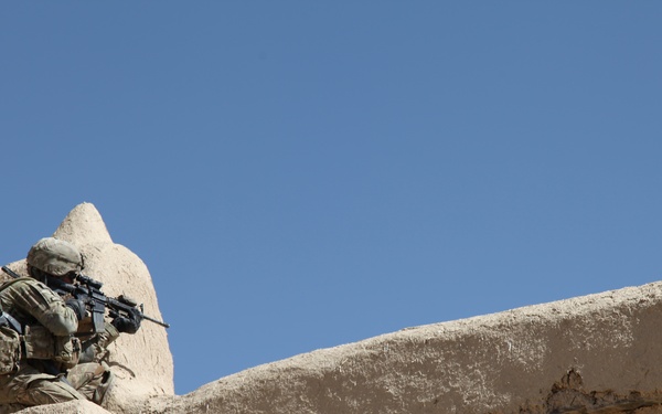 Soldiers conduct Operation Kherwar Pahtar