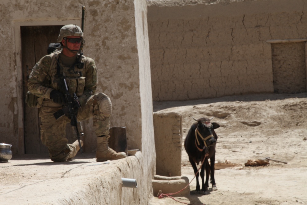 Soldiers conduct Operation Kherwar Pahtar