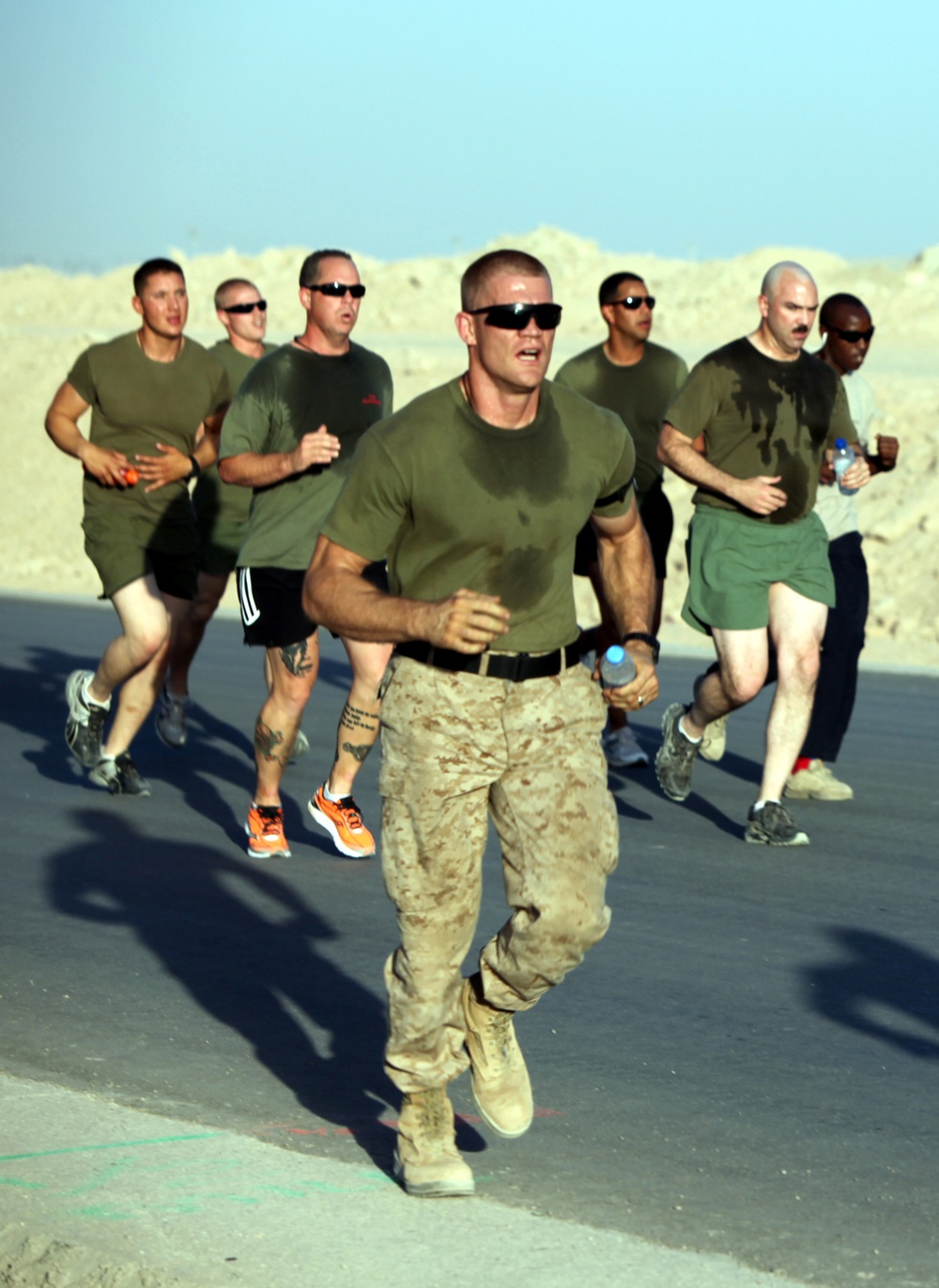 Troops, civilians run to remember fallen heroes