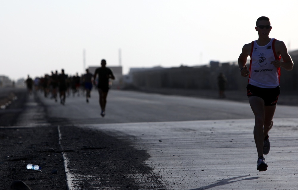 Troops, civilians run to remember fallen heroes