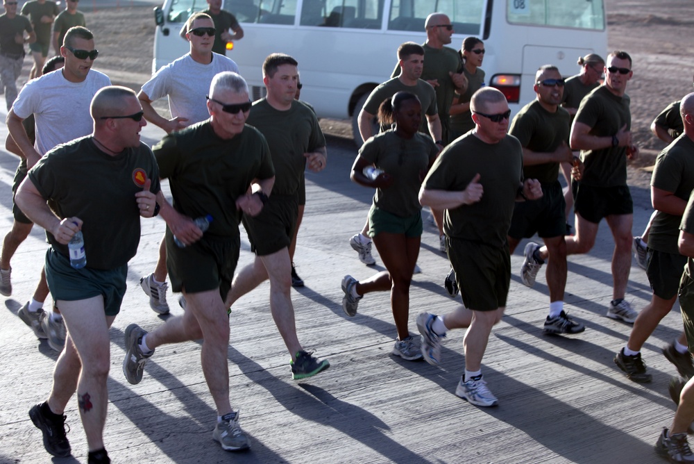 Troops, civilians run to remember fallen heroes