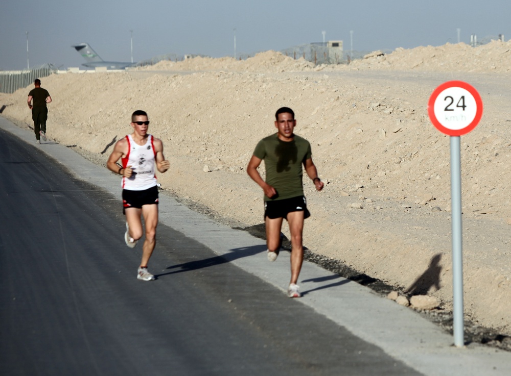 Troops, civilians run to remember fallen heroes