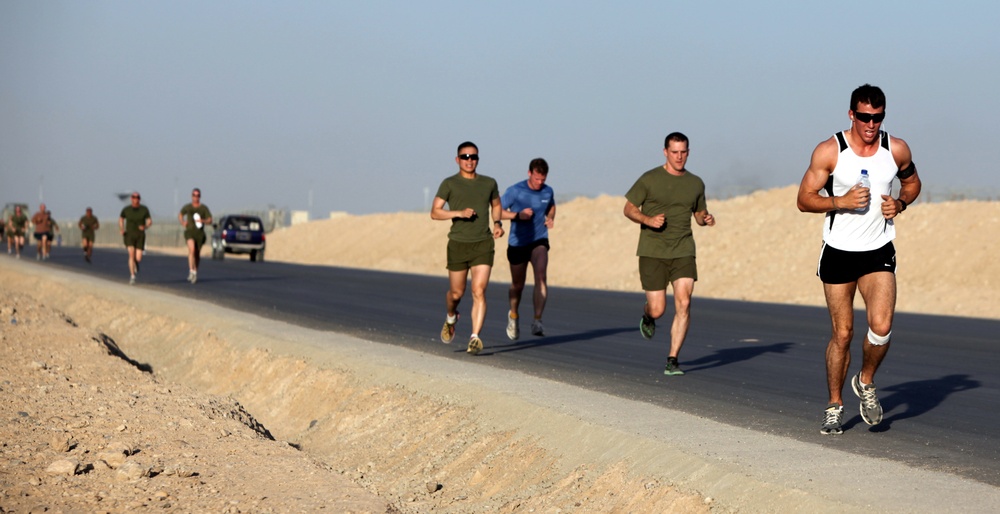 Troops, civilians run to remember fallen heroes