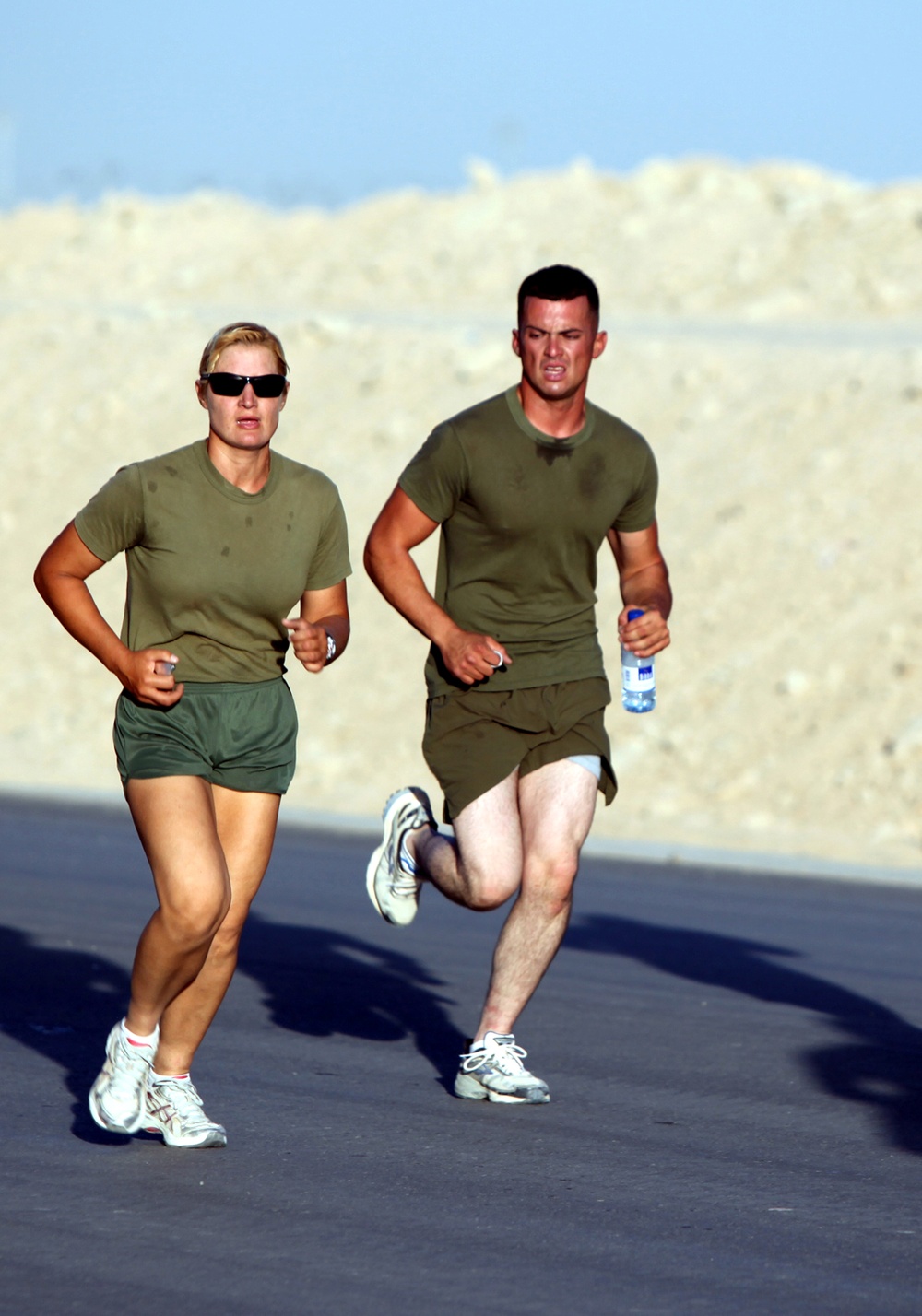 Troops, civilians run to remember fallen heroes