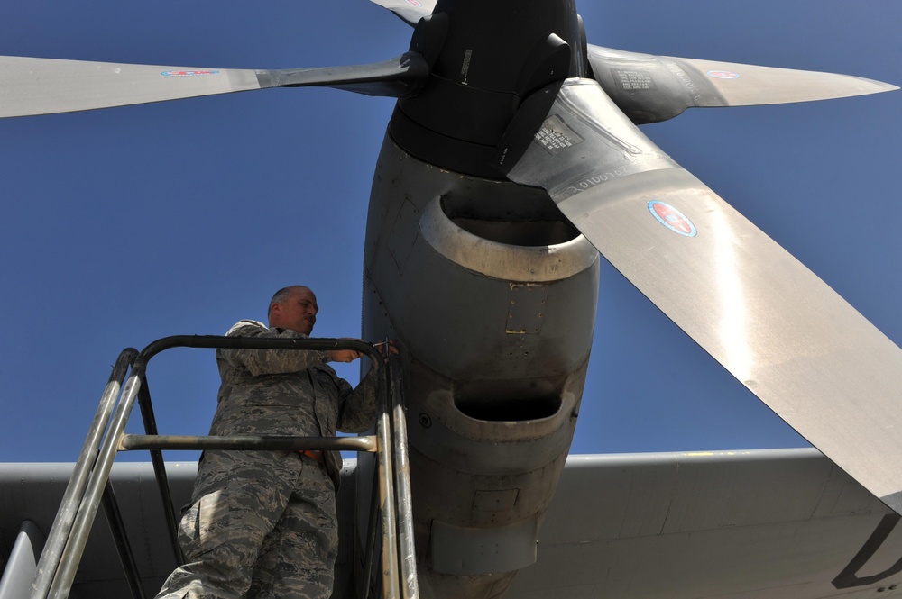 DVIDS - News - Deployed Maintenance Recovery airmen critical to flying ...
