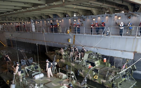 Riverine forces make history with well deck certification