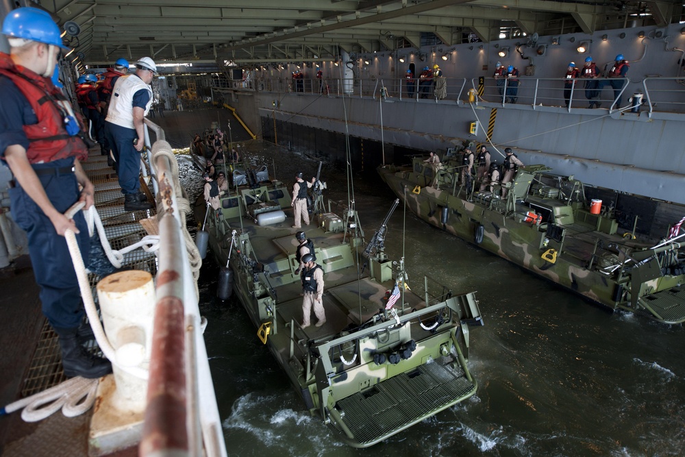 Riverine forces make history with well deck certification