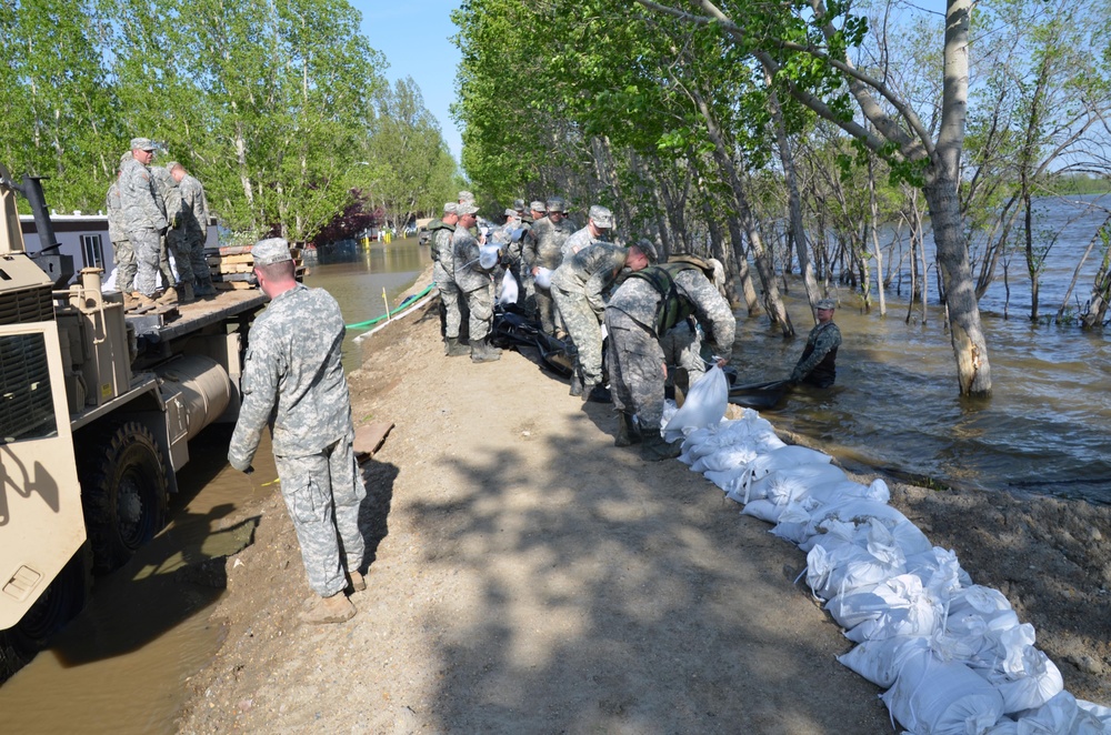 North Dakota National Guard supports Corps of Engineers flood fight efforts