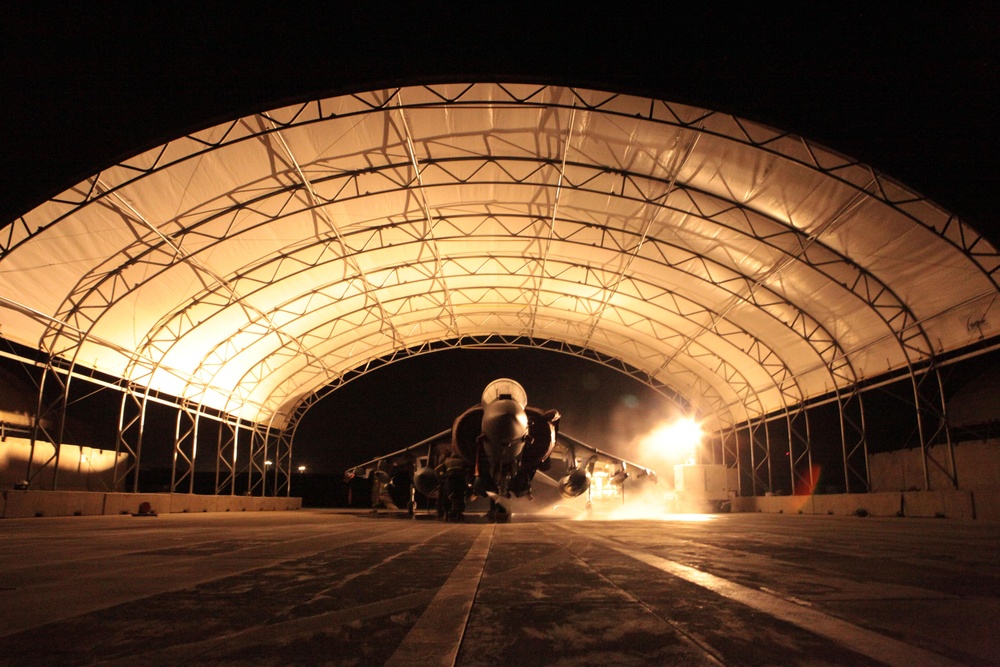 Bird Bath: Marine mechanics keep Harriers dust-free in Afghanistan