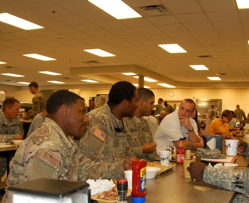 Indianapolis Colts linebacker volunteers for USO, visits Camp Atterbury