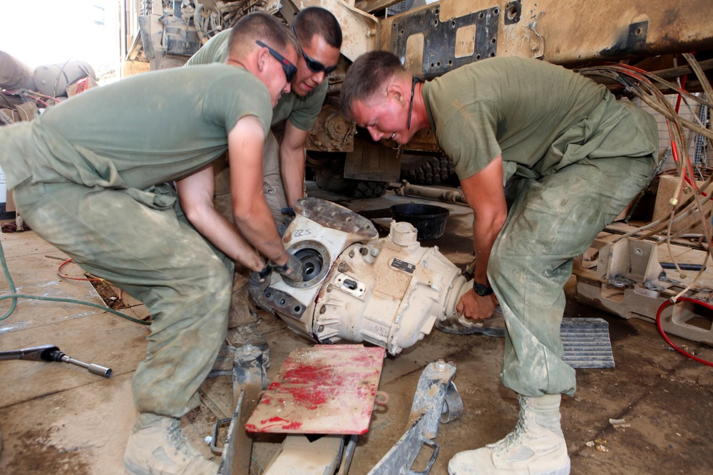 Mechanics: Unsung heroes keep Marines in the fight