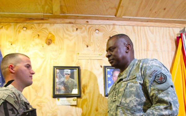 Iraq commander visit to COS Gary Owen