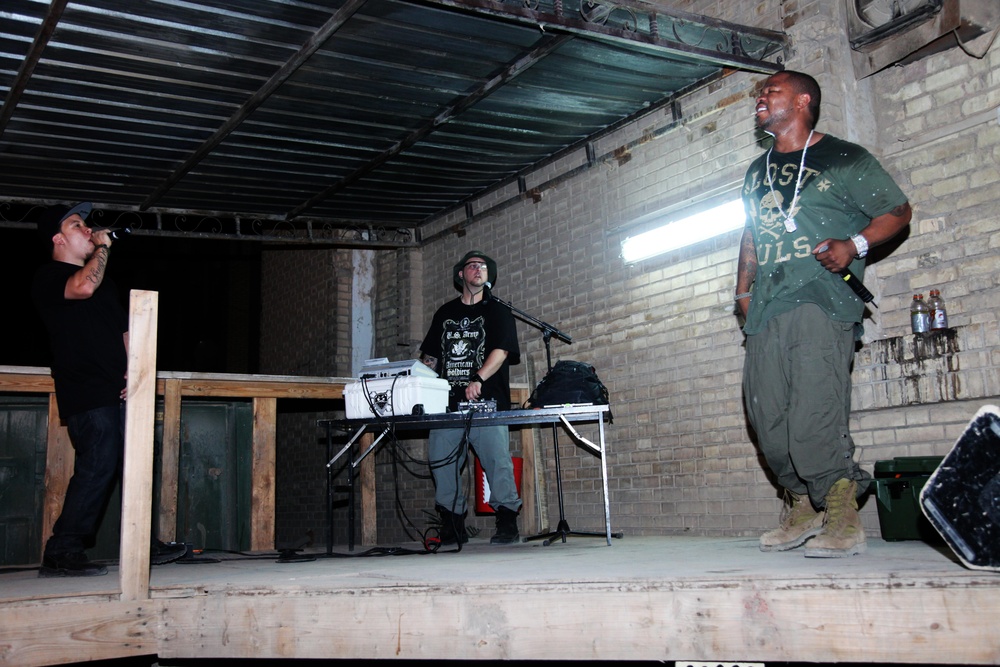 Rapper Xzibit visits Iraq