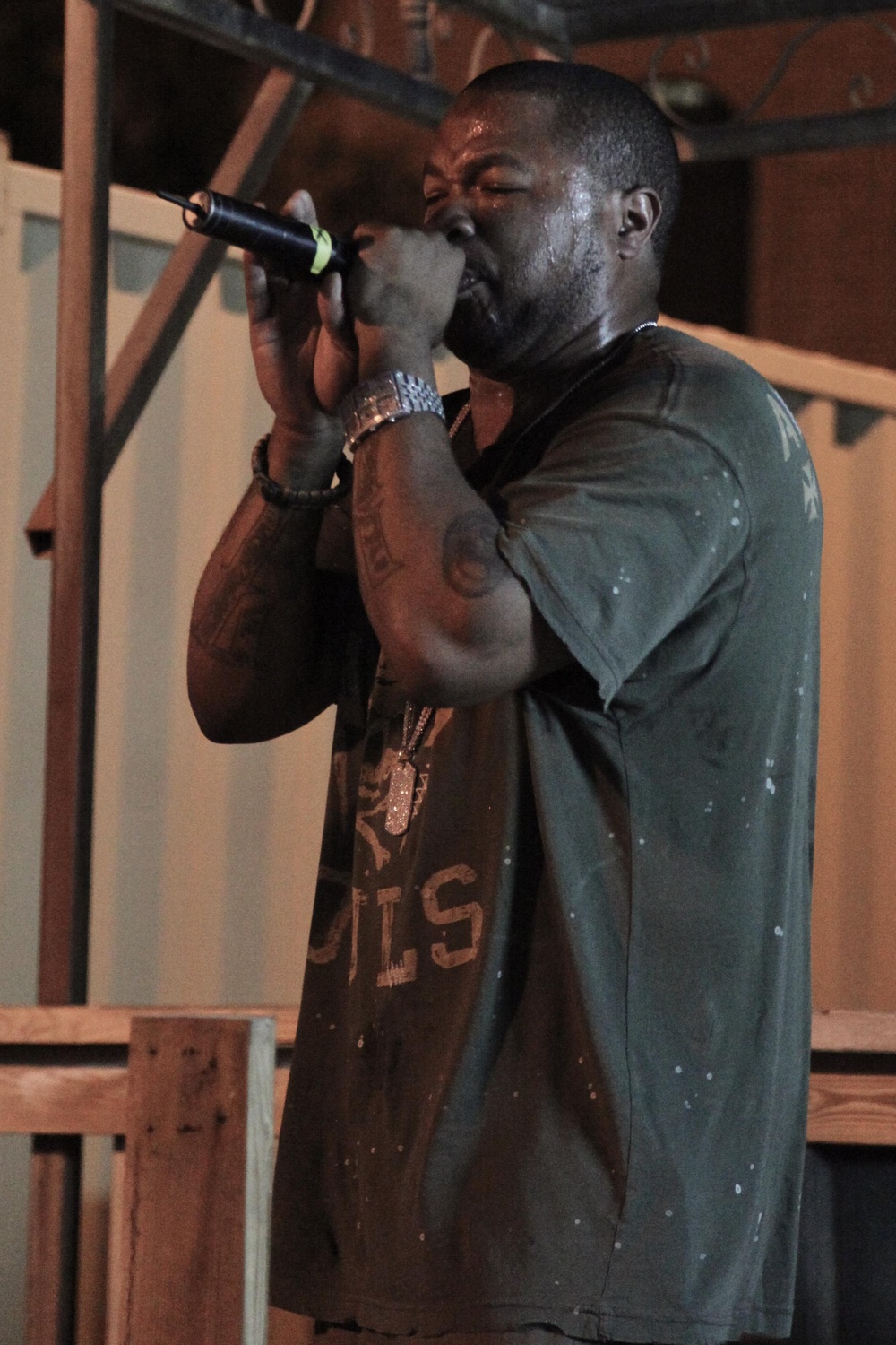 Xzibit performs for soldiers in Baghdad