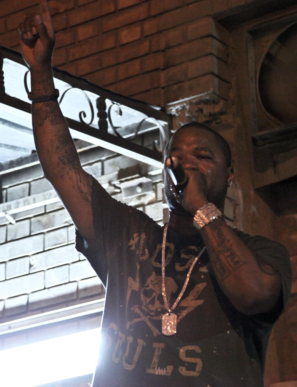 Xzibit performs for soldiers in Baghdad