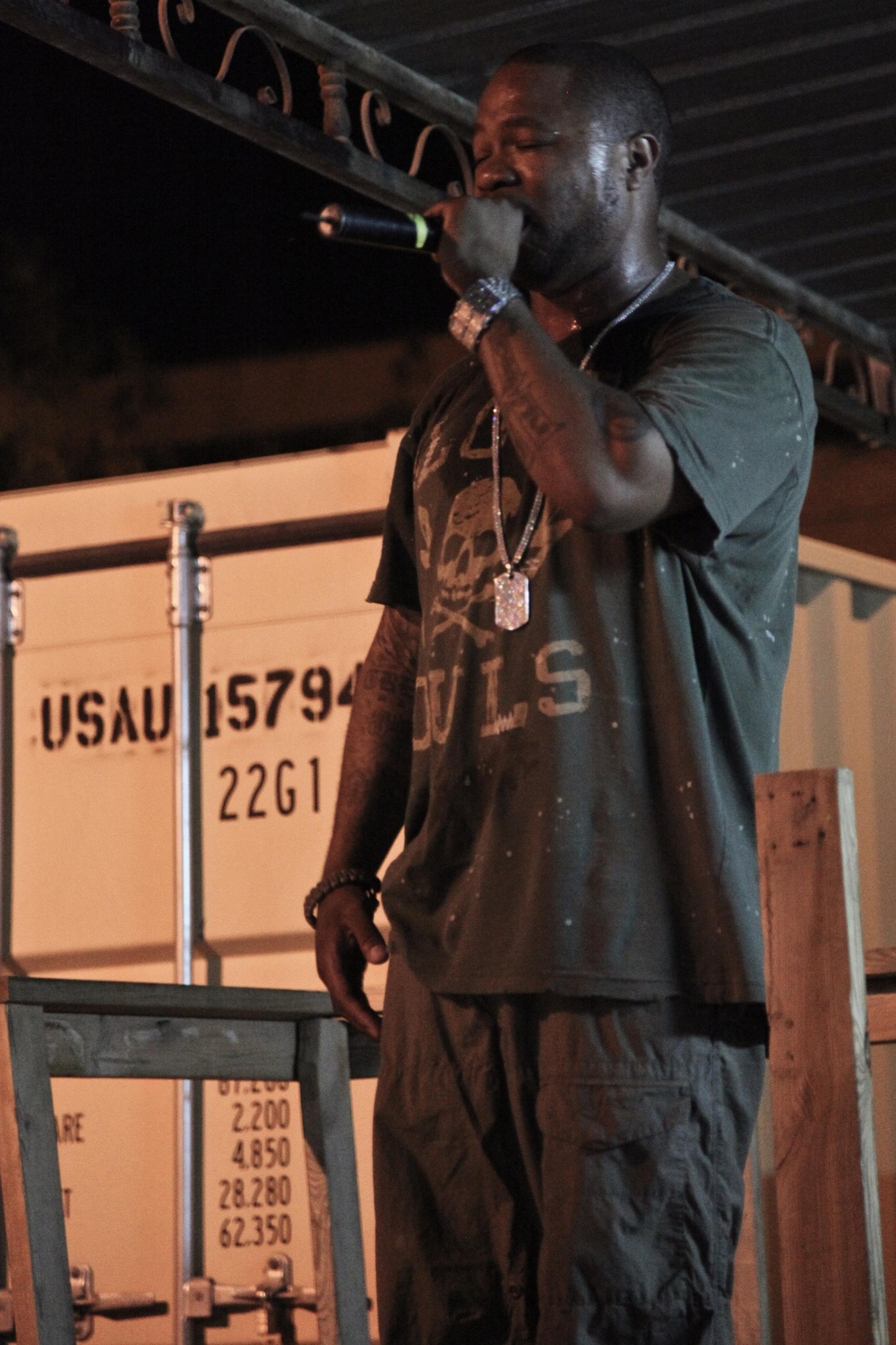 Xzibit performs for soldiers in Baghdad