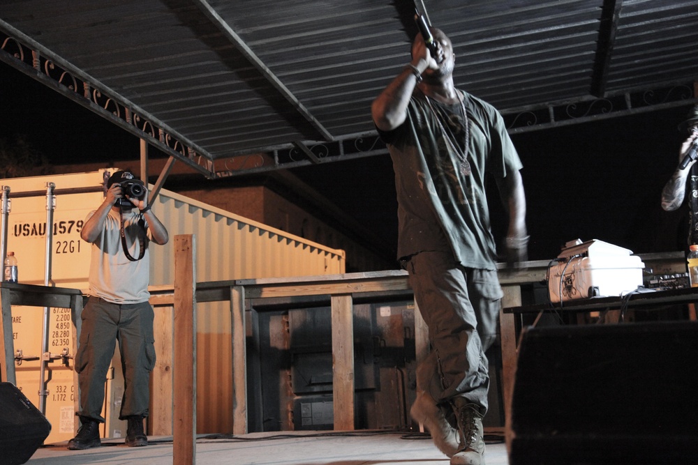 Xzibit performs for soldiers in Baghdad