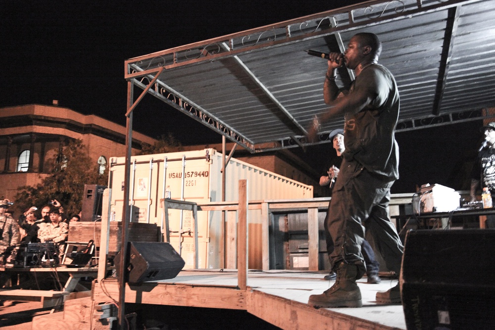 Xzibit performs for soldiers in Baghdad
