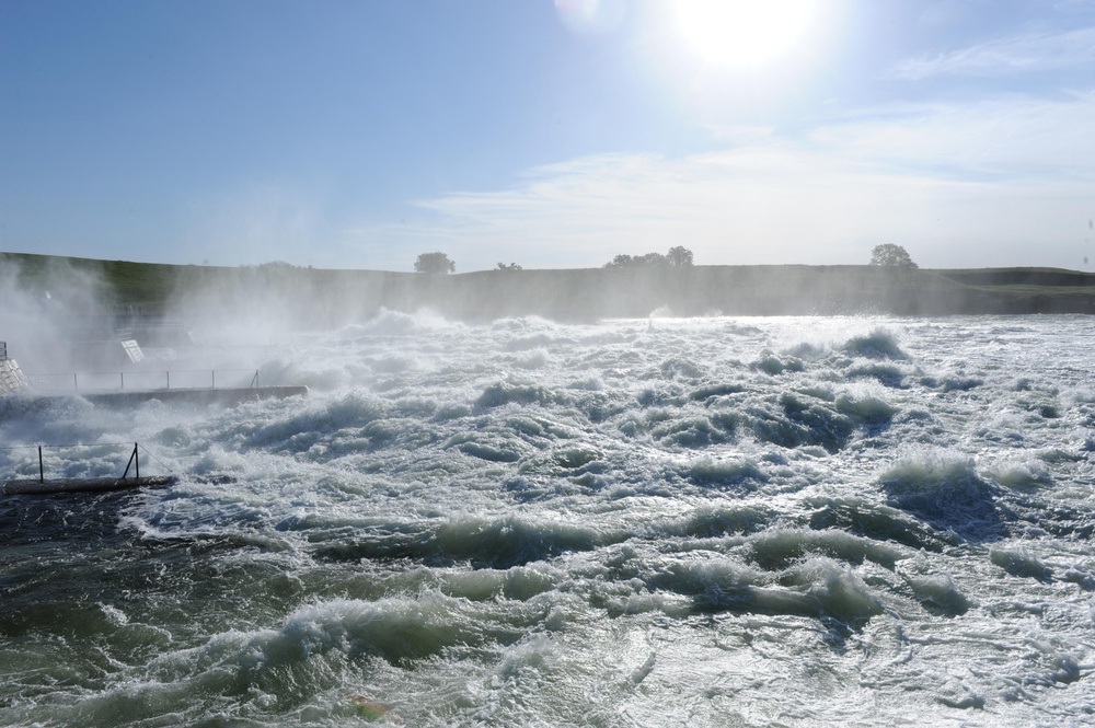 Oahe Dam increases flow through gates