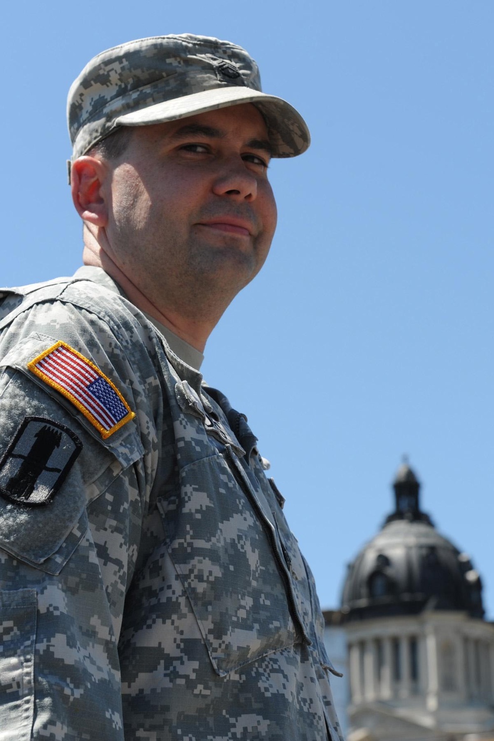 Soldier re-enlists at World War II Memorial
