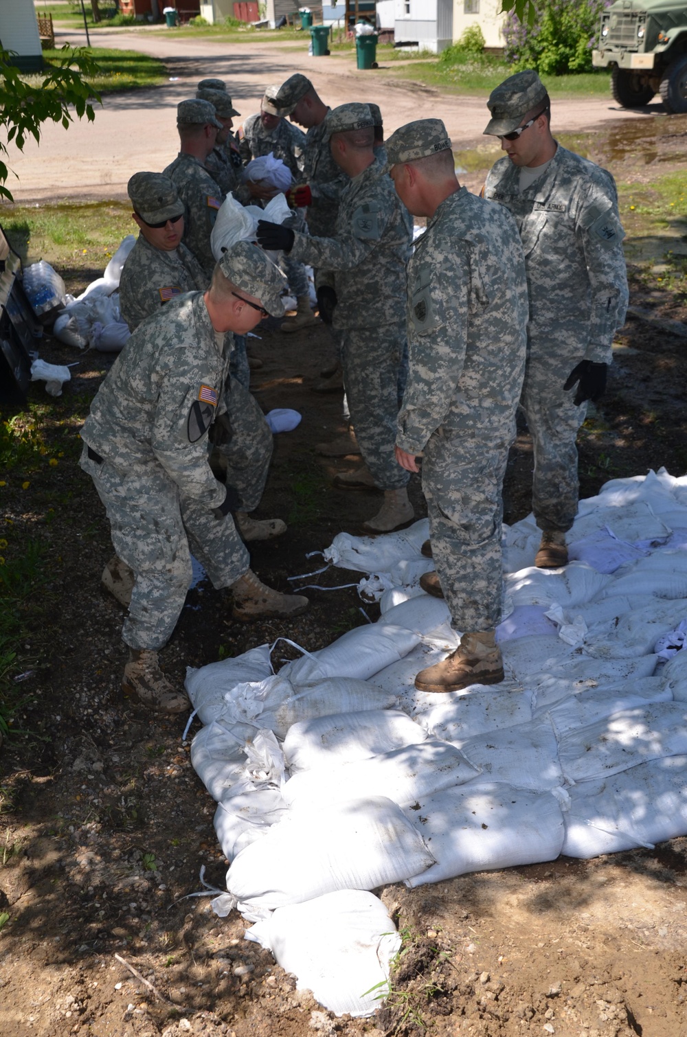 North Dakota National Guard, Corps continue supporting Minot, N.D. flood fight